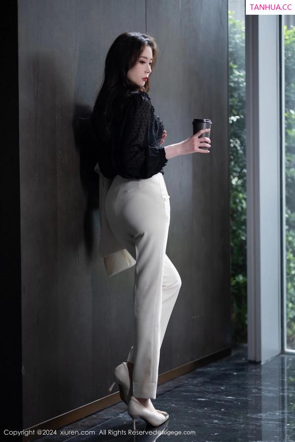 梦心玥  [XiuRen]高清写真图 2024.04.08 No.8354 梦心玥 丝袜美腿第10张图片